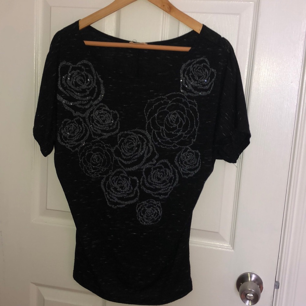Women’s black short sleeve shirt